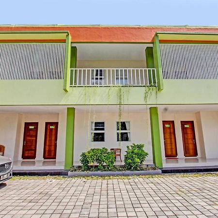 Capital O 91384 Rintaka Residence Senggigi Exteriör bild