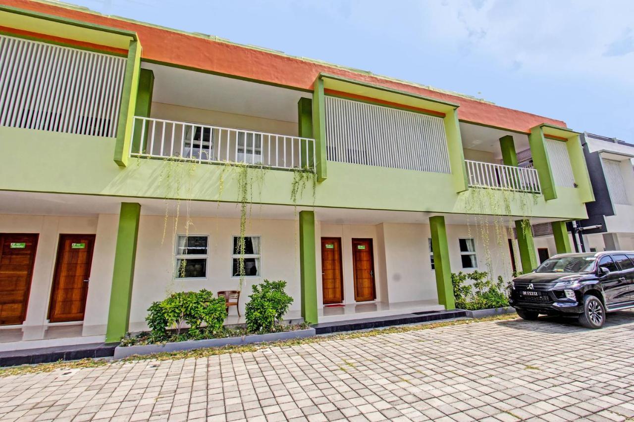 Capital O 91384 Rintaka Residence Senggigi Exteriör bild